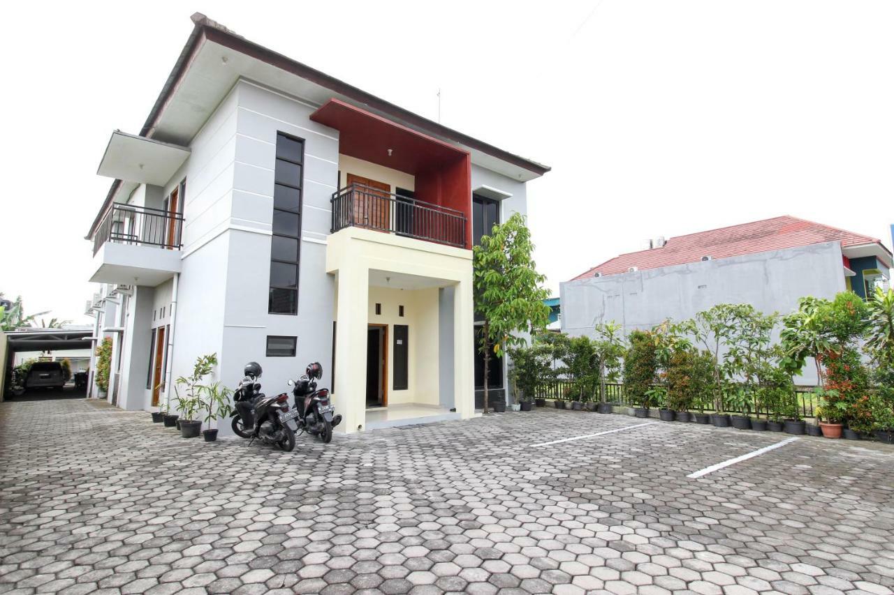 Reddoorz Near Rumah Sakit Condong Catur Maguwo Exteriör bild